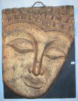 paneau en teak avec une tête de bouddha
