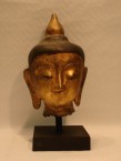 tête de bouddha sur support