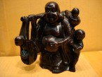 bouddha happy debout avec des enfants
