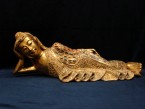 bouddha  doré  couché avec des miroirs dorés