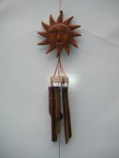 carillon soleil avec rayons et cloches en bambou