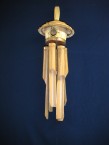 carillon en bambou avec cabane en paille