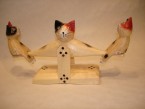 3 chats sur une planche de bascule