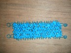 bracelet avec des pierres en turquoise