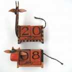 calendrier vache  - girafe en bois