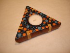 bougeoir triangle 1 trou peint en style aborigène