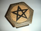 caisse hexagonale avec pentagamme