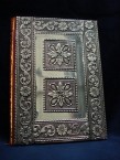 carnet de note avec la couverture en métal blanc