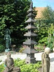 pagode avec 7 toits en pierre de lave de l' indonésie