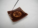 porte encens avec caractère chinois et décoré avec rotin