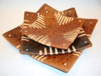 brûleur de cone assiettes décorées avec os et rotin