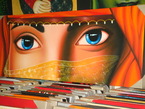 Peinture des yeux d'une femme voilée