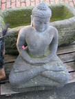 Boeddha en pièrre de lave