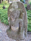 Dewi Sri en pièrre de lave