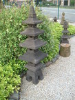 Pagode avec 4 toits en pièrre de lave