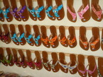 Des chaussures décorés avec des perles