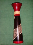Une vase en bois de mangue gravée 20cm