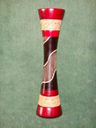Une vase en bois de mangue gravée 20cm
