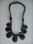 Collier en bois dûr