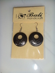 Des boucles d'oreille en bois dûr décorée avec l'argent afghan