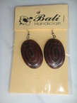 Des boucles d'oreille en bois dûr décorée avec l'argent afghan