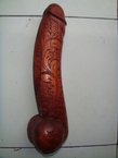 Un pénis en bois de suar 30cm