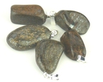 pendentif en bronzite